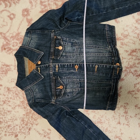 Jean Jacket Garage - Picture 9 of 9